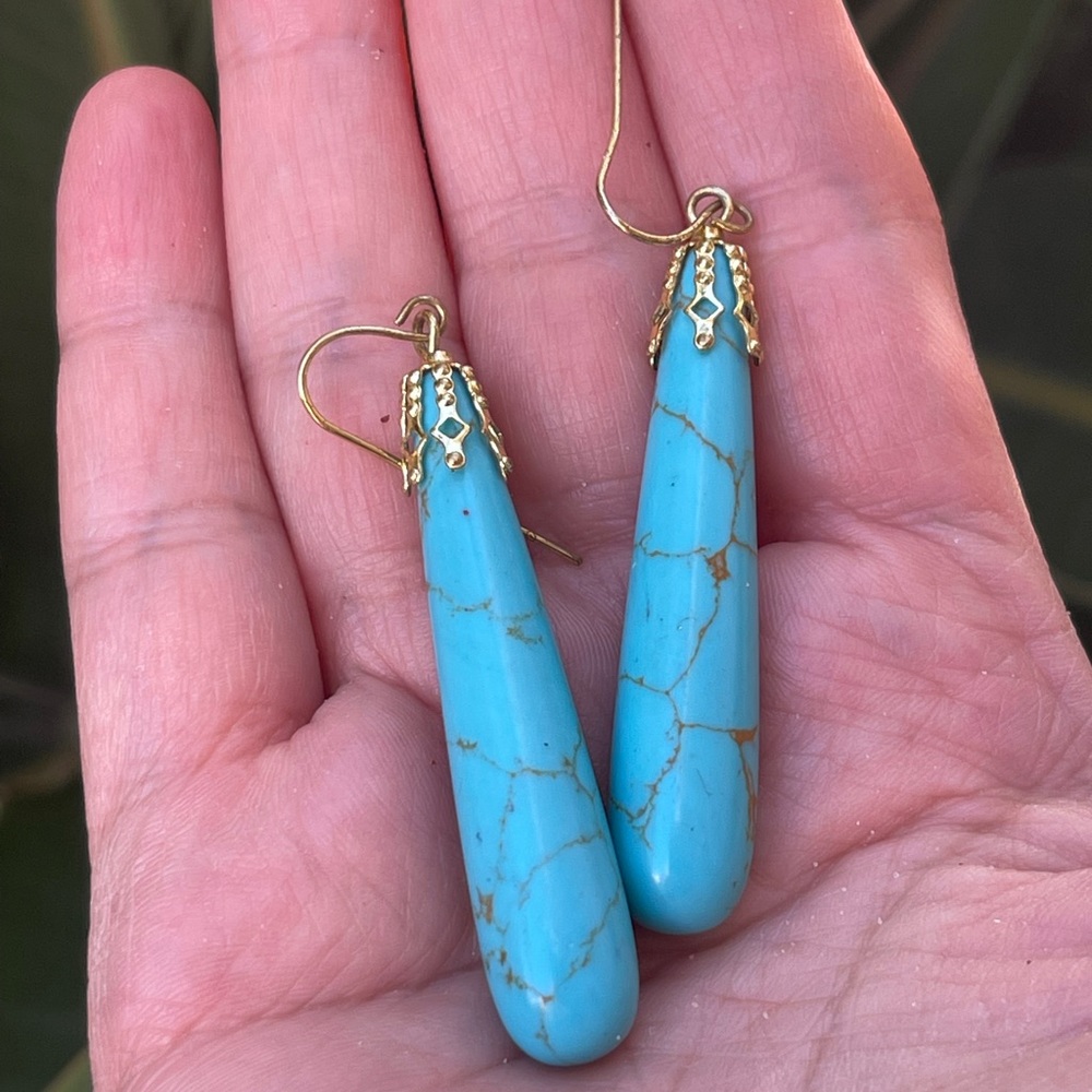 Turquoise howlite drop gold tone earrings